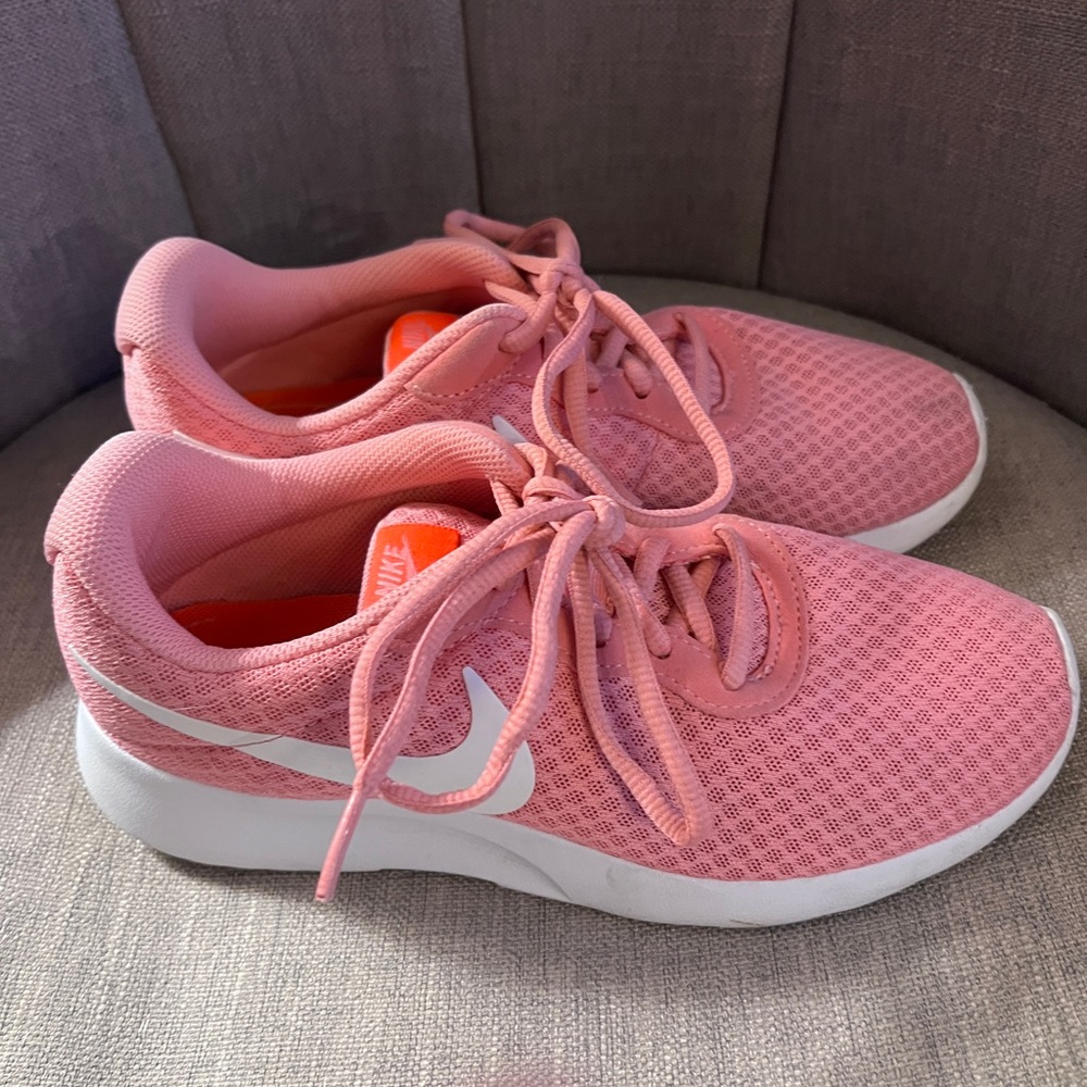 Nike tennis shoes
